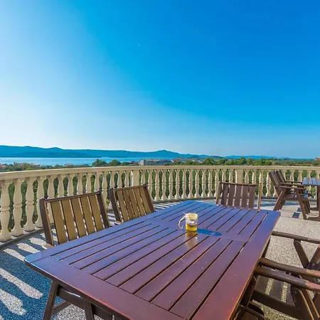 In With Outdoor Swimming Pool Holiday home