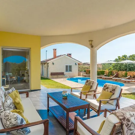 In With Outdoor Swimming Pool Holiday home